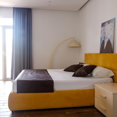 Amh Hotel Драч Екстериор снимка