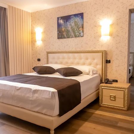 Amh Hotel Драч Екстериор снимка
