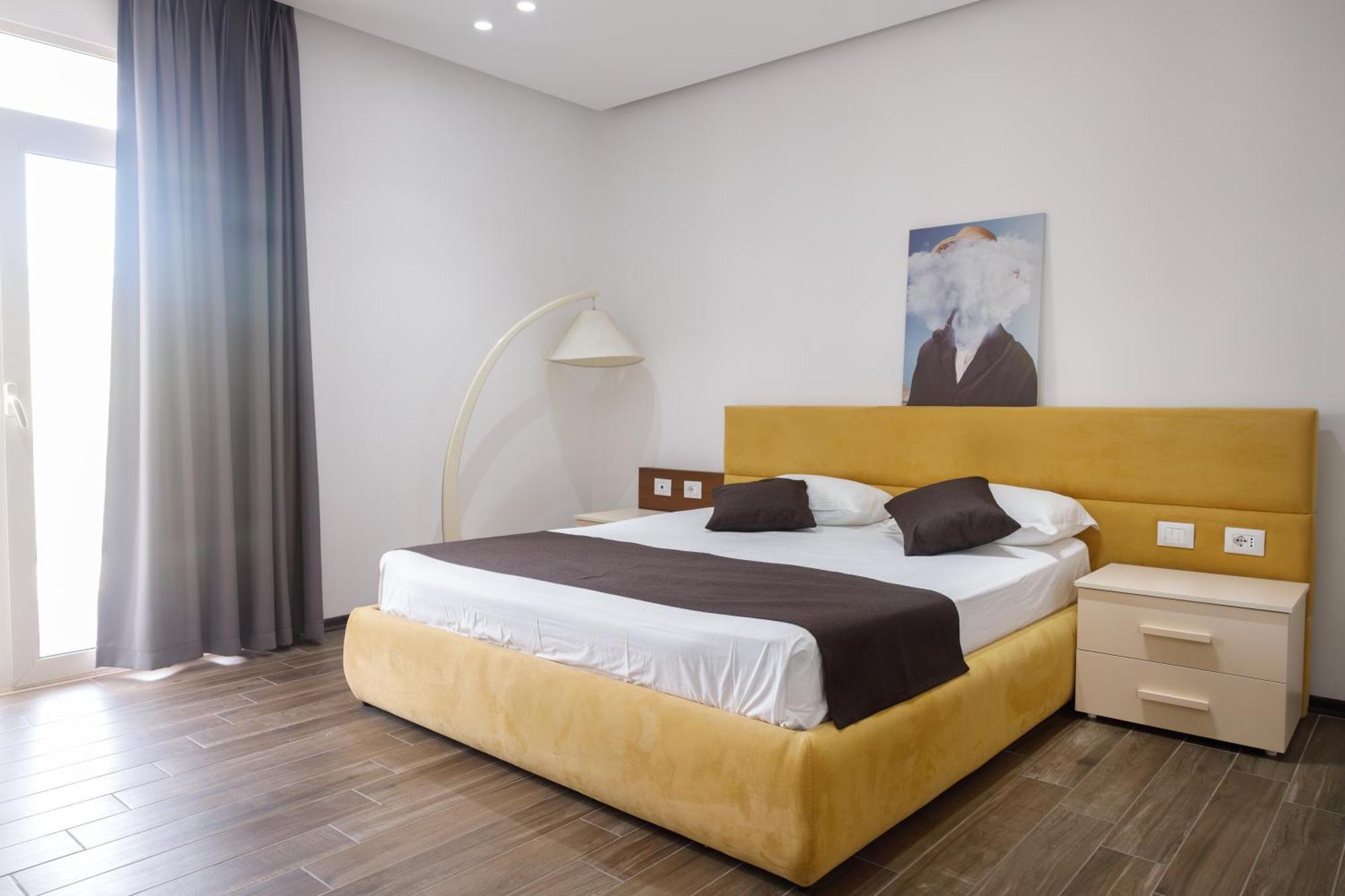 Amh Hotel Драч Екстериор снимка