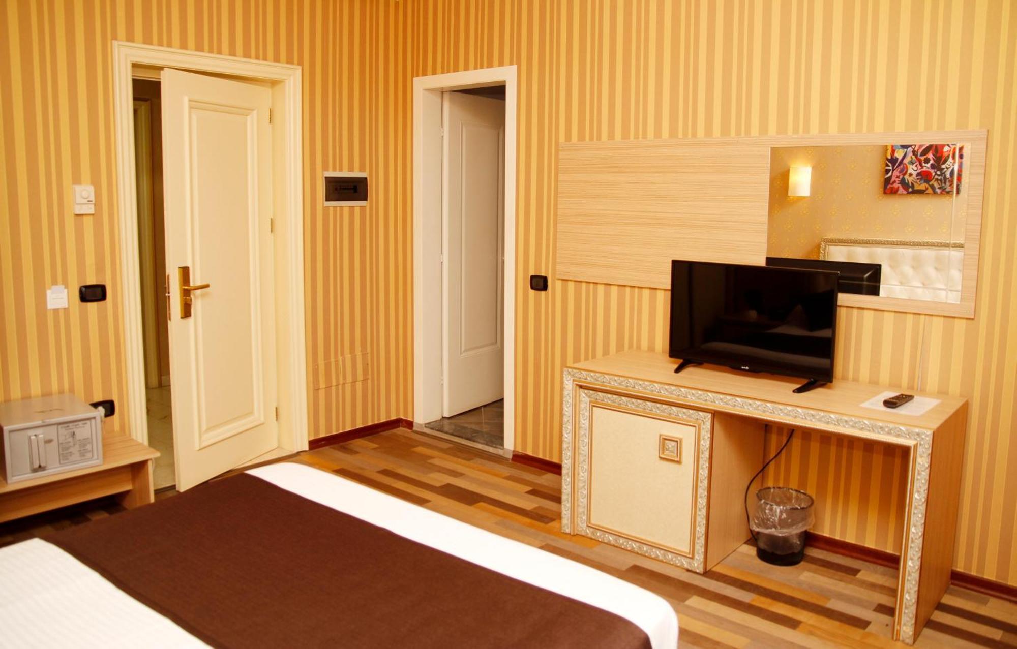 Amh Hotel Драч Екстериор снимка