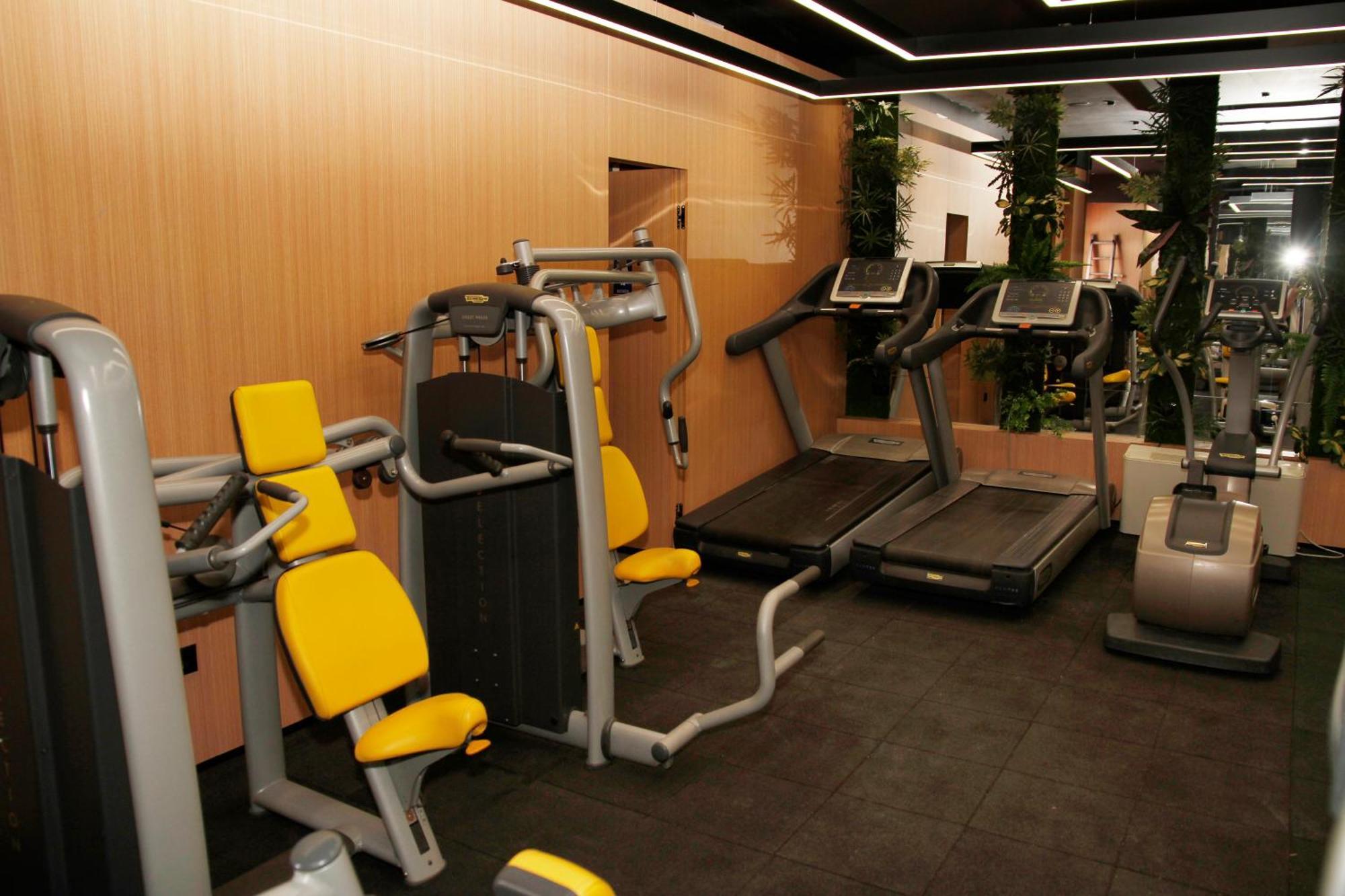 Amh Hotel Драч Екстериор снимка