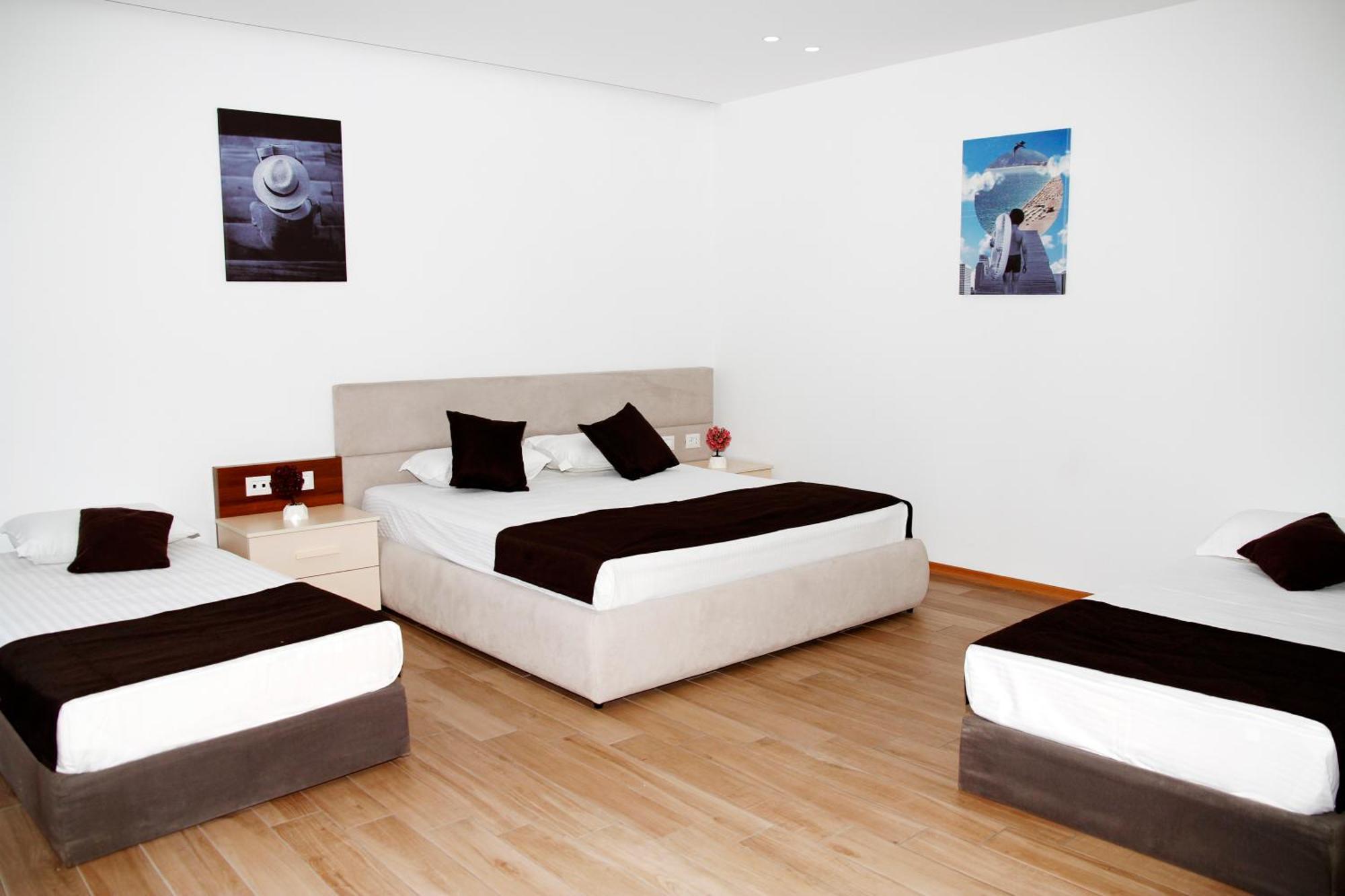 Amh Hotel Драч Екстериор снимка