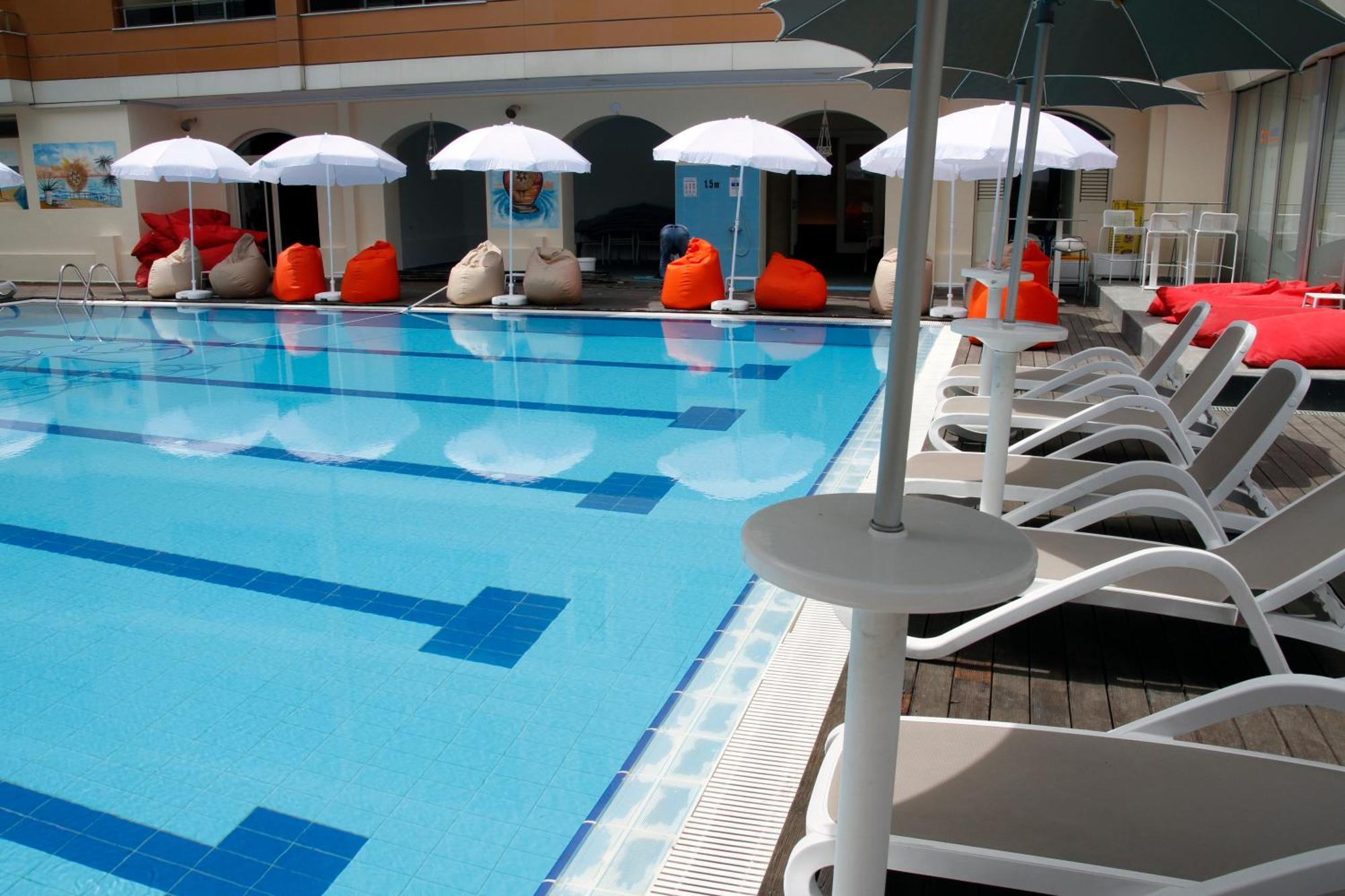 Amh Hotel Драч Екстериор снимка