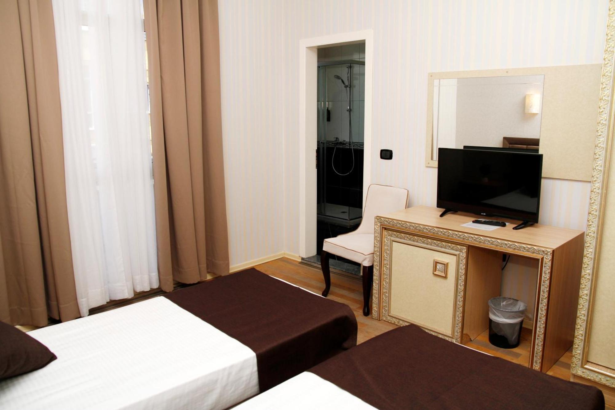 Amh Hotel Драч Екстериор снимка