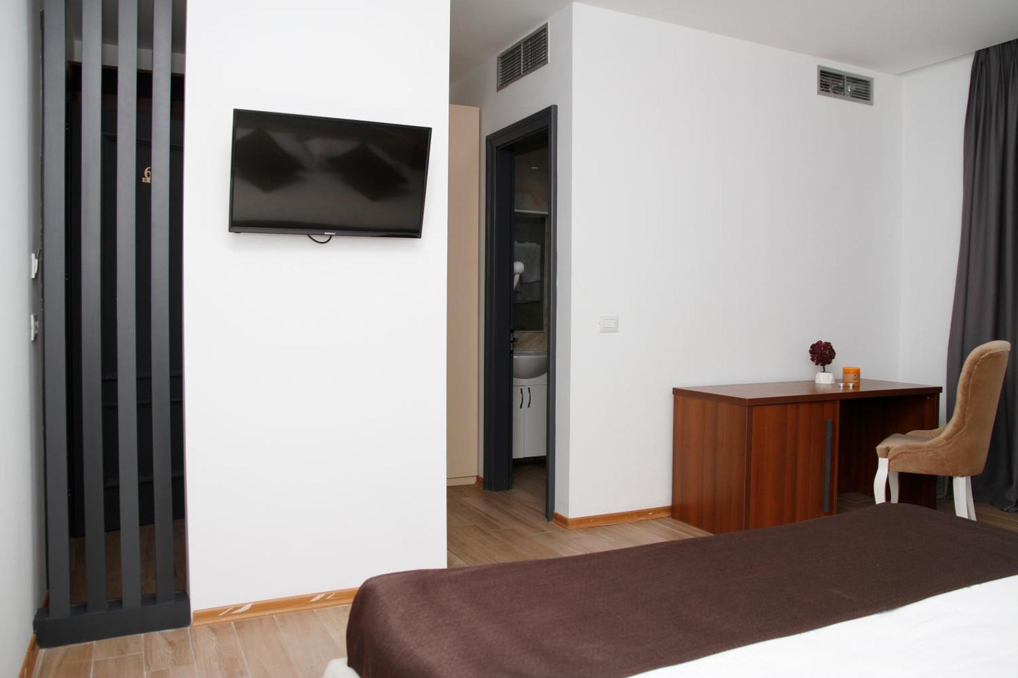 Amh Hotel Драч Екстериор снимка