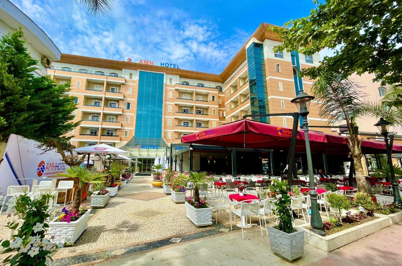 Amh Hotel Драч Екстериор снимка