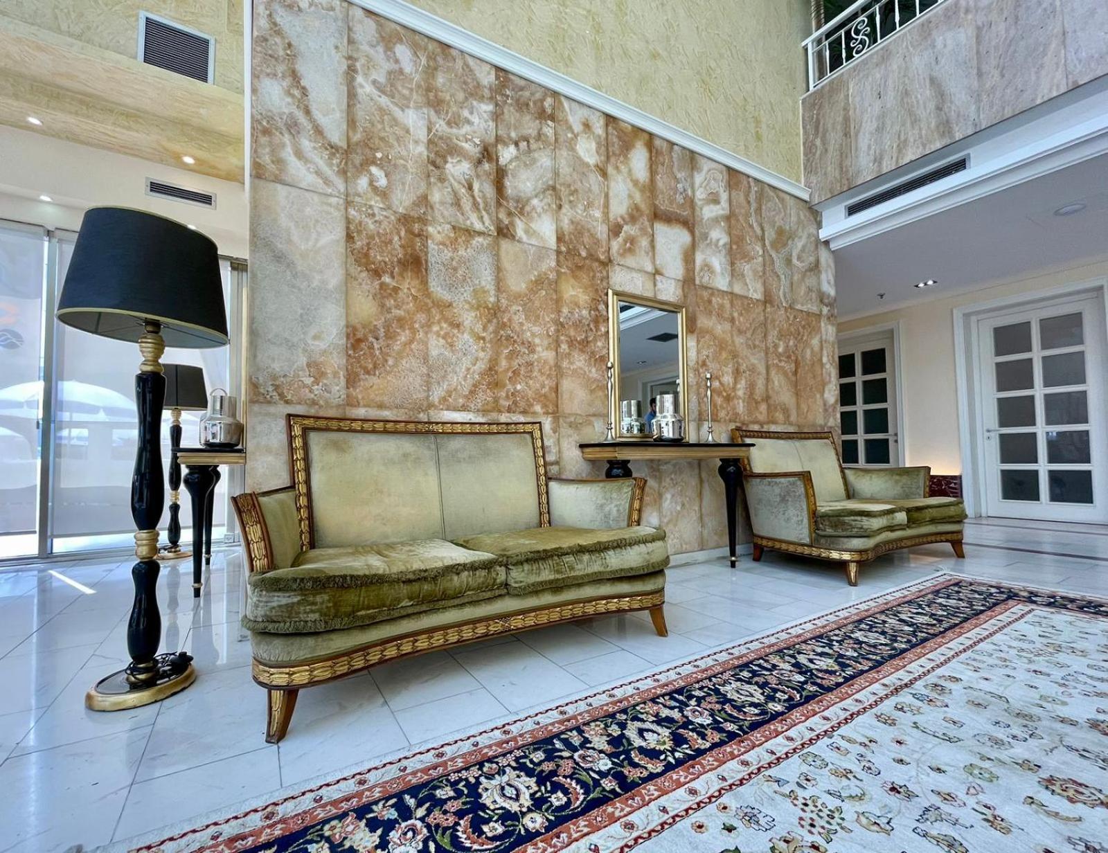 Amh Hotel Драч Екстериор снимка