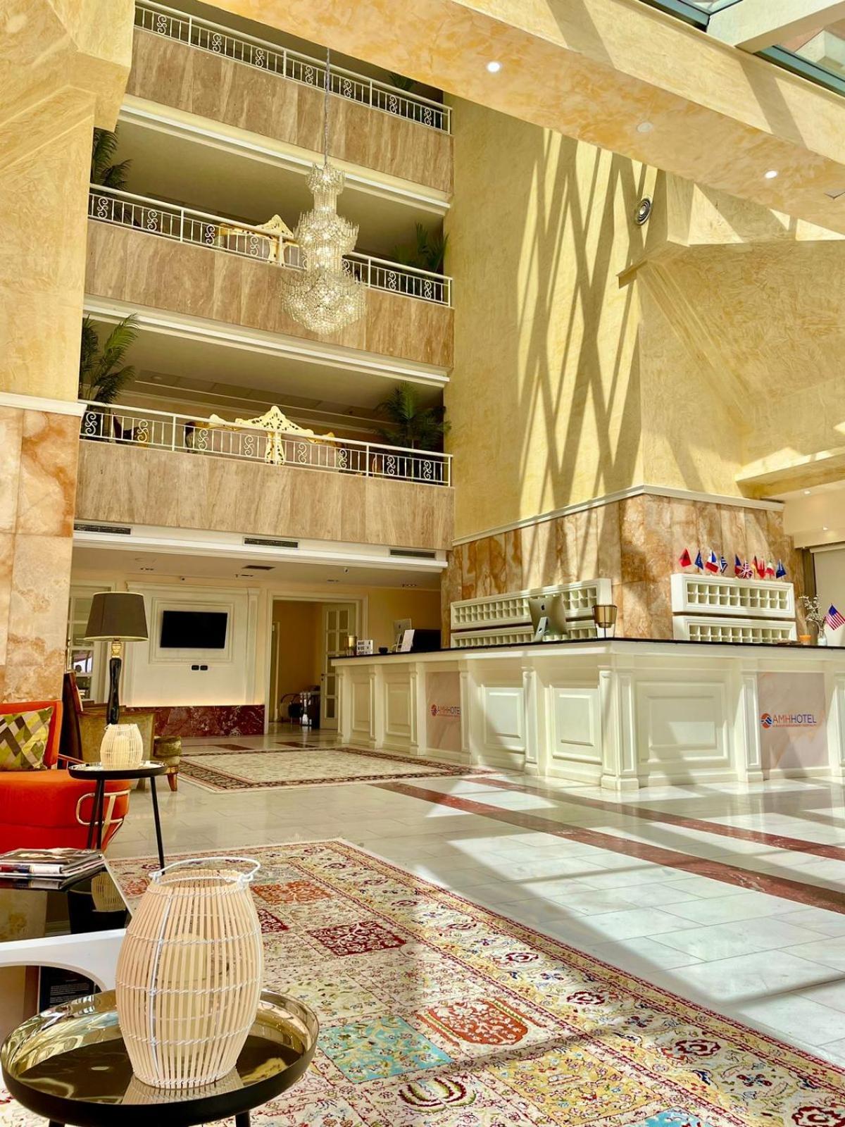 Amh Hotel Драч Екстериор снимка