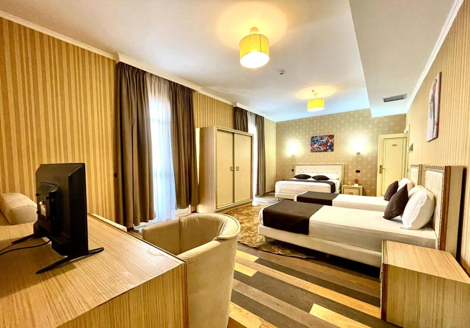 Amh Hotel Драч Екстериор снимка