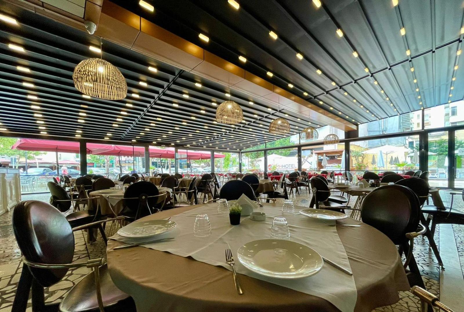 Amh Hotel Драч Екстериор снимка