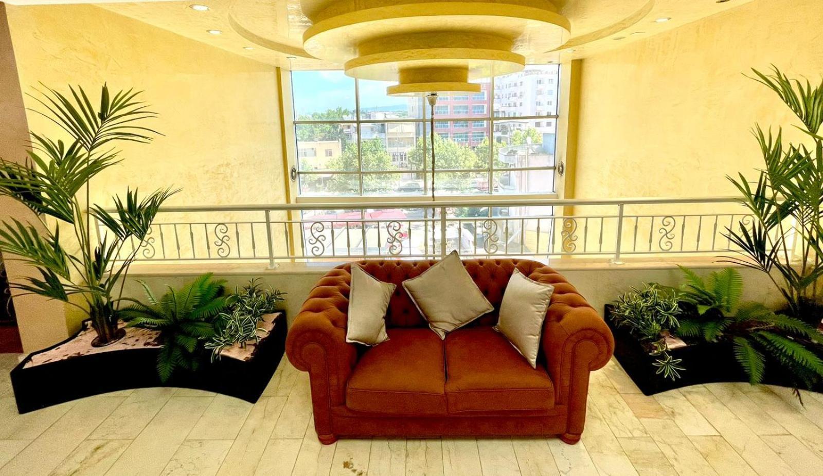 Amh Hotel Драч Екстериор снимка