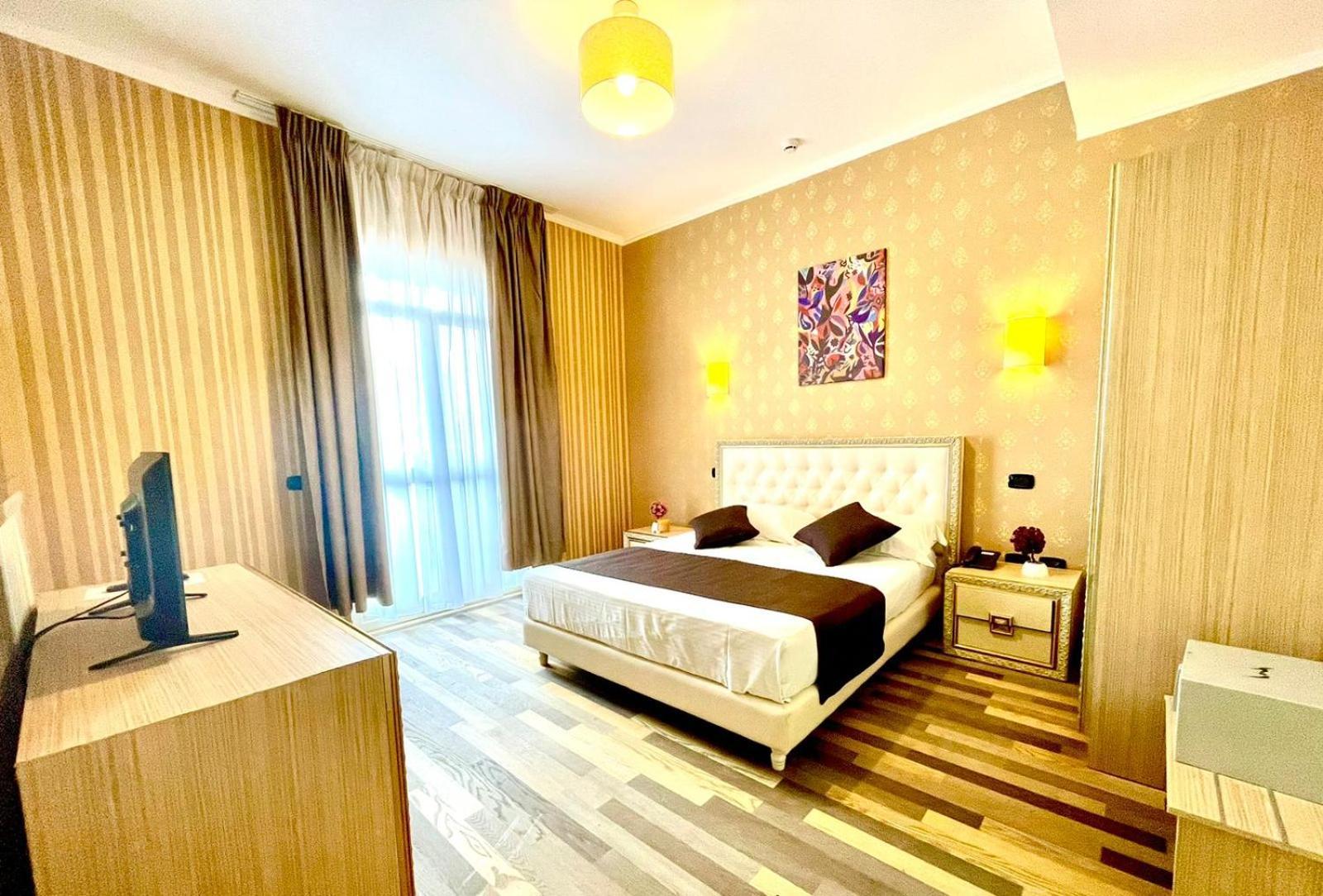 Amh Hotel Драч Екстериор снимка