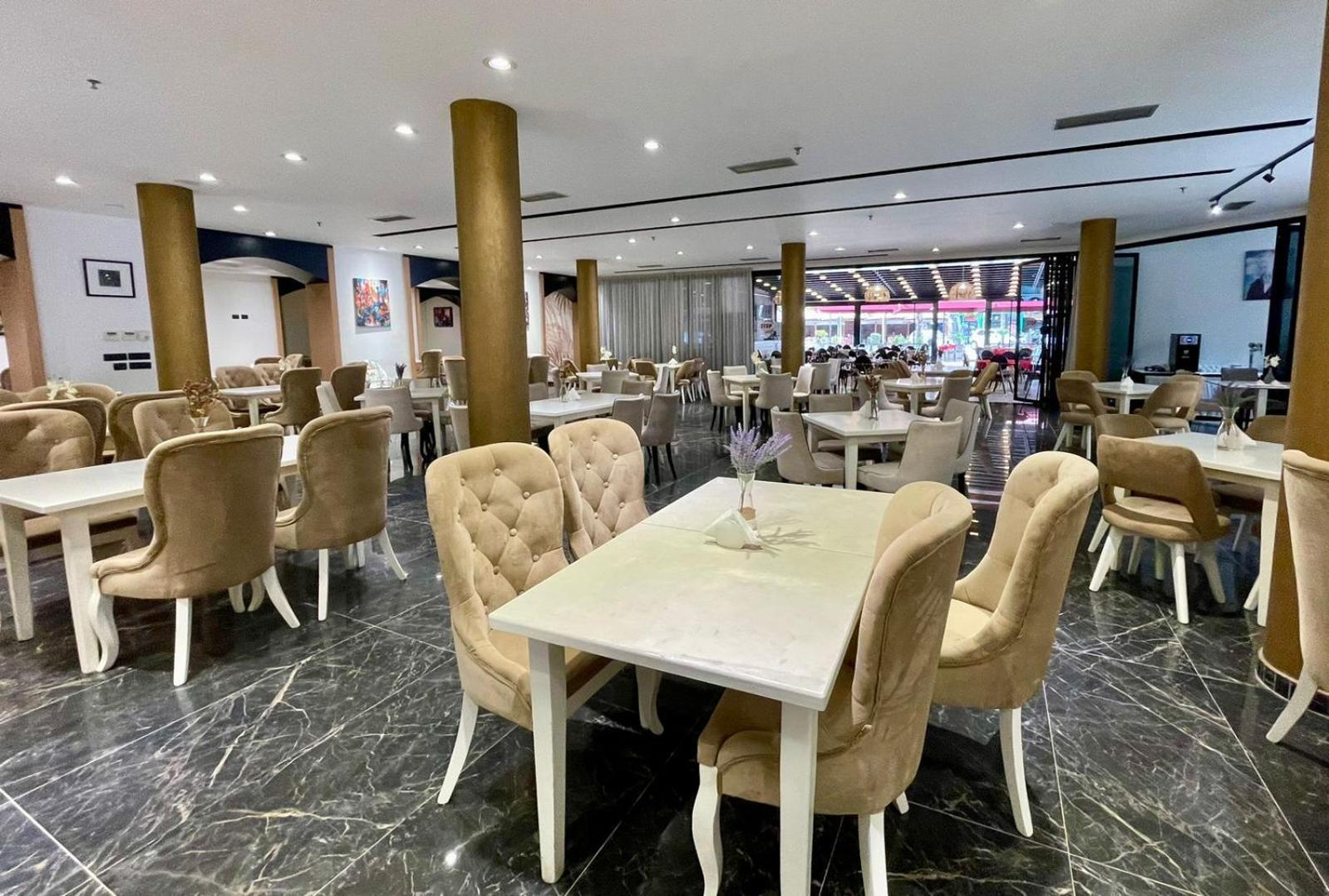 Amh Hotel Драч Екстериор снимка
