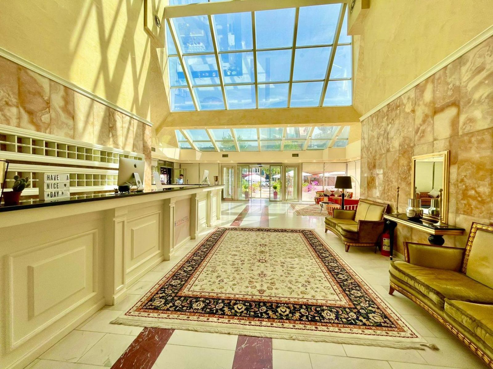 Amh Hotel Драч Екстериор снимка