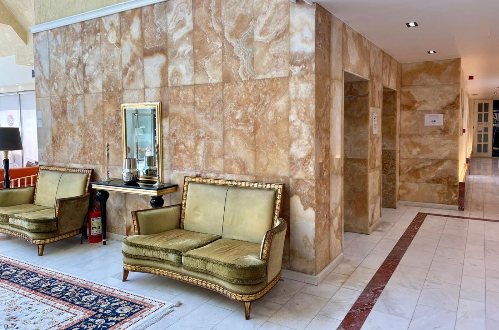 Amh Hotel Драч Екстериор снимка