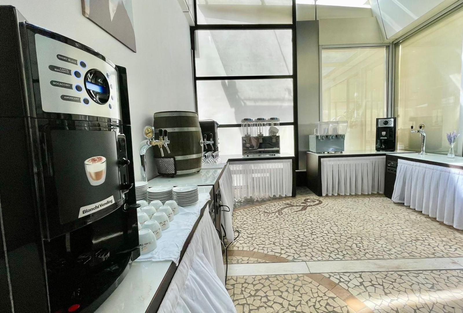 Amh Hotel Драч Екстериор снимка