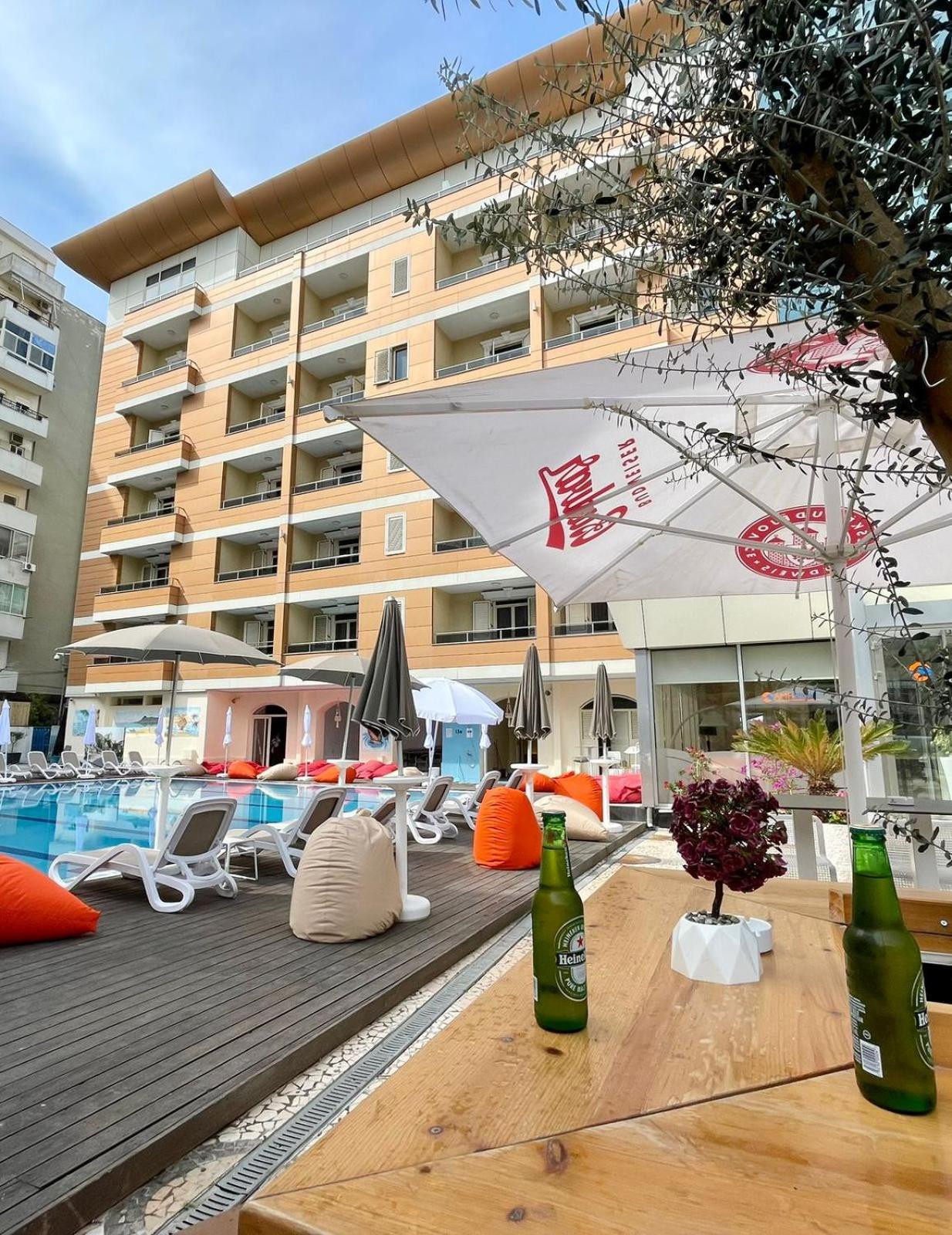 Amh Hotel Драч Екстериор снимка