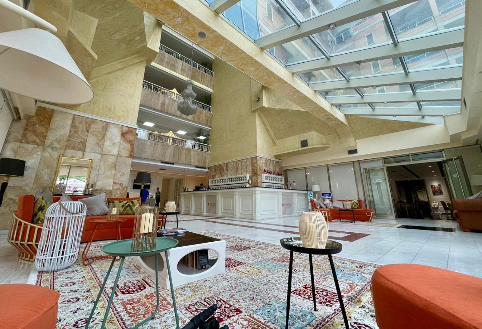 Amh Hotel Драч Екстериор снимка