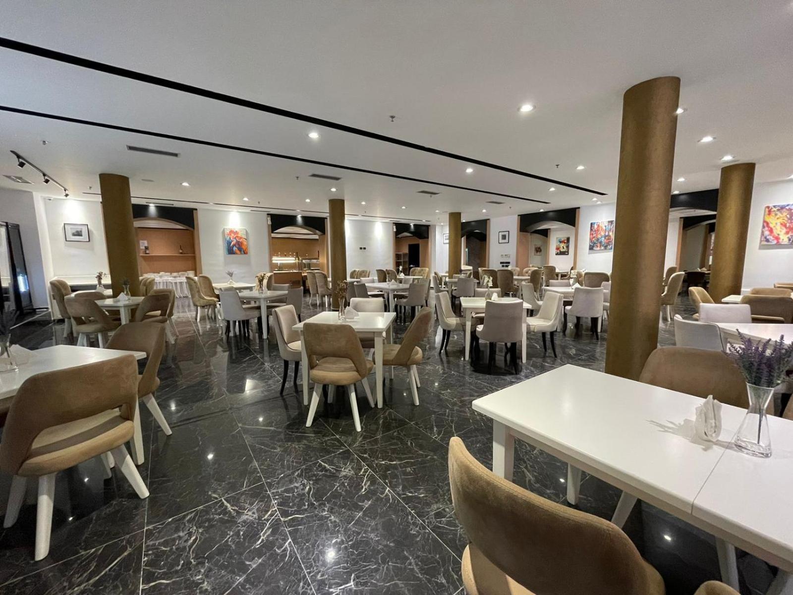 Amh Hotel Драч Екстериор снимка