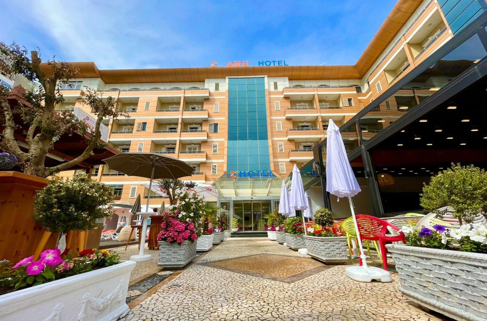 Amh Hotel Драч Екстериор снимка